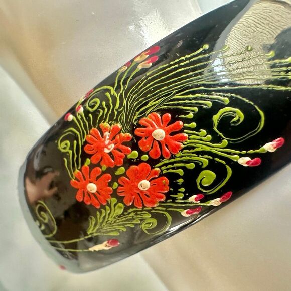 Hand-Painted Floral Lacquer Wood Bangle Bracelet - Picture 3 of 7